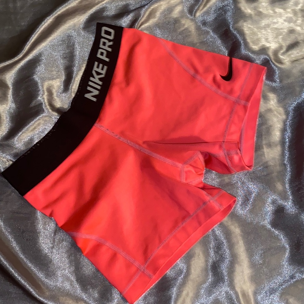 Nike pros pink child small